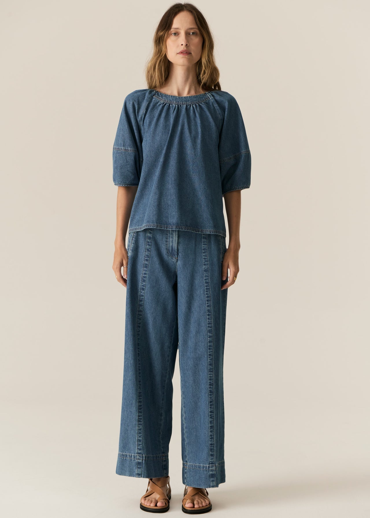 POL Clothing Carsen Top | Light Wash